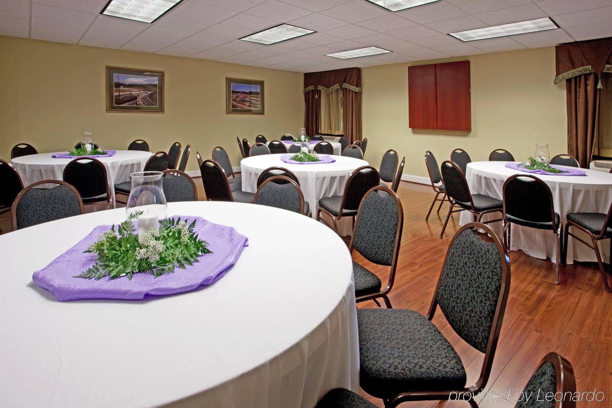 Holiday Inn Express & Suites Charlotte Arpt-Belmont By Ihg Экстерьер фото