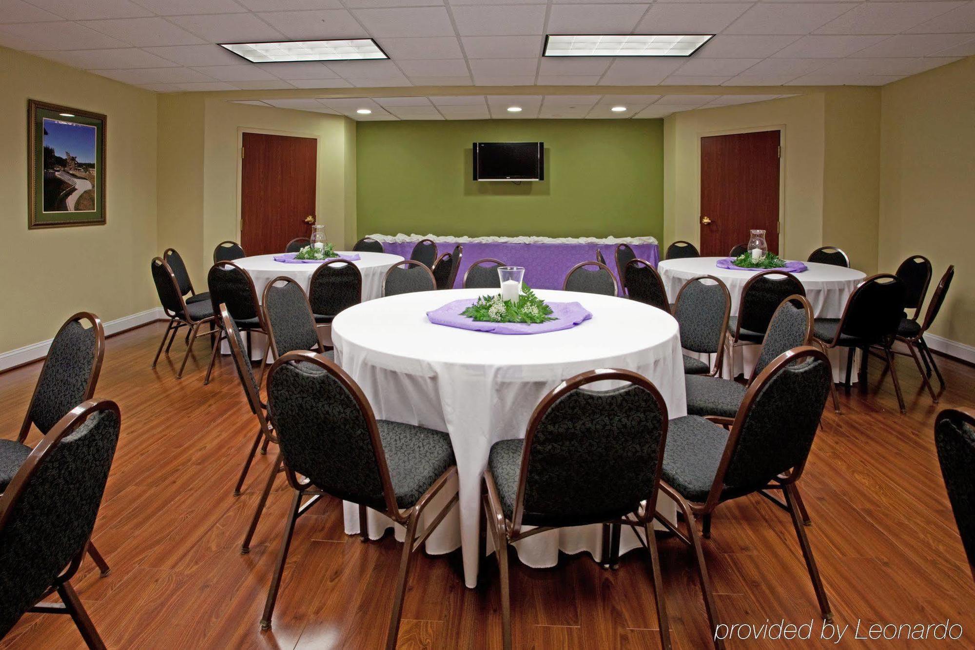 Holiday Inn Express & Suites Charlotte Arpt-Belmont By Ihg Экстерьер фото